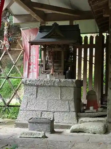 明王院（満願寺別院）の末社