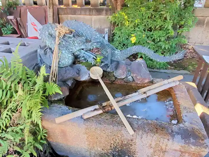 満足稲荷神社の手水舎