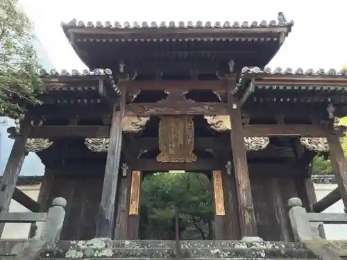 聖福寺の山門