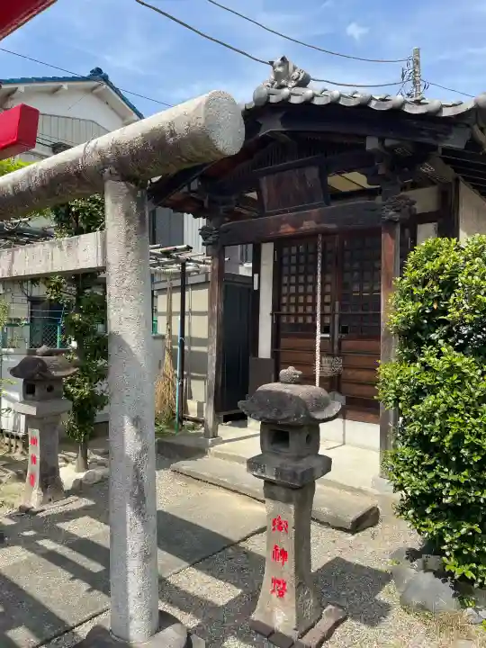 宇佐稲荷大明神の{uncategorized: "未分類", other: "その他", undefined: "問題あり", building: "その他建物", grave: "お墓", sacred_gate: "鳥居", guardian: "狛犬", statue: "像", buddha: "仏像", history: "歴史", nature: "自然", garden: "庭園", animal: "動物", pagoda: "塔", temizu: "手水舎", mountain_gate: "山門・神門", sanctuary: "本殿・本堂", subordinate: "末社・摂社", art: "芸術", scenery: "景色", jizo: "地蔵", ema: "絵馬", goshuin: "御朱印", omikuji: "おみくじ", items: "授与品その他", amulet: "お守り", goshuincho: "御朱印帳", eats: "食事", festival: "お祭り", votive_dance: "神楽", shichigosan: "七五三参", wedding: "結婚式", experience: "体験その他", initially: "初詣", around: "周辺", anti_infection: "感染症対策"}