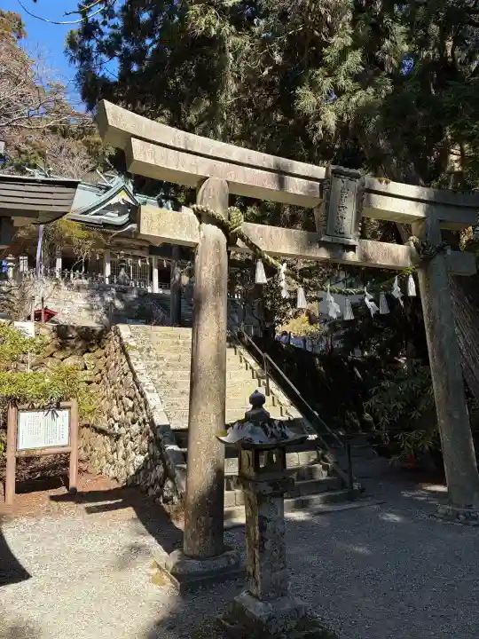 玉置神社の{uncategorized: "未分類", other: "その他", undefined: "問題あり", building: "その他建物", grave: "お墓", sacred_gate: "鳥居", guardian: "狛犬", statue: "像", buddha: "仏像", history: "歴史", nature: "自然", garden: "庭園", animal: "動物", pagoda: "塔", temizu: "手水舎", mountain_gate: "山門・神門", sanctuary: "本殿・本堂", subordinate: "末社・摂社", art: "芸術", scenery: "景色", jizo: "地蔵", ema: "絵馬", goshuin: "御朱印", omikuji: "おみくじ", items: "授与品その他", amulet: "お守り", goshuincho: "御朱印帳", eats: "食事", festival: "お祭り", votive_dance: "神楽", shichigosan: "七五三参", wedding: "結婚式", experience: "体験その他", initially: "初詣", around: "周辺", anti_infection: "感染症対策"}