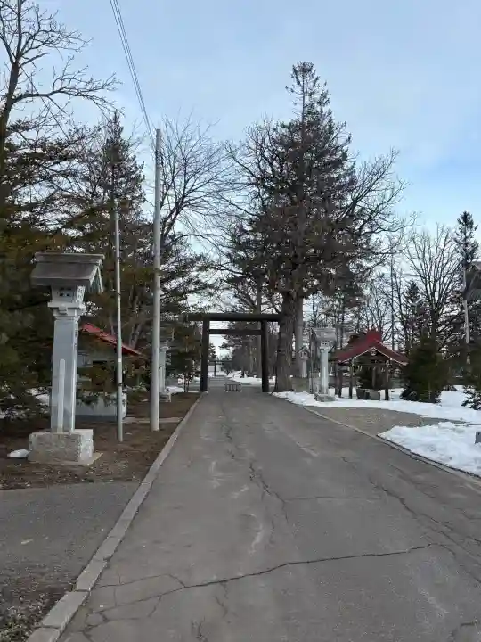 芽室神社の{uncategorized: "未分類", other: "その他", undefined: "問題あり", building: "その他建物", grave: "お墓", sacred_gate: "鳥居", guardian: "狛犬", statue: "像", buddha: "仏像", history: "歴史", nature: "自然", garden: "庭園", animal: "動物", pagoda: "塔", temizu: "手水舎", mountain_gate: "山門・神門", sanctuary: "本殿・本堂", subordinate: "末社・摂社", art: "芸術", scenery: "景色", jizo: "地蔵", ema: "絵馬", goshuin: "御朱印", omikuji: "おみくじ", items: "授与品その他", amulet: "お守り", goshuincho: "御朱印帳", eats: "食事", festival: "お祭り", votive_dance: "神楽", shichigosan: "七五三参", wedding: "結婚式", experience: "体験その他", initially: "初詣", around: "周辺", anti_infection: "感染症対策"}