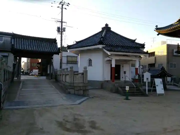 西大寺の山門・神門