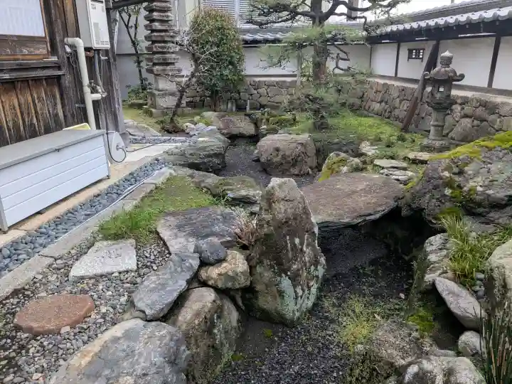 養老寿庵の{uncategorized: "未分類", other: "その他", undefined: "問題あり", building: "その他建物", grave: "お墓", sacred_gate: "鳥居", guardian: "狛犬", statue: "像", buddha: "仏像", history: "歴史", nature: "自然", garden: "庭園", animal: "動物", pagoda: "塔", temizu: "手水舎", mountain_gate: "山門・神門", sanctuary: "本殿・本堂", subordinate: "末社・摂社", art: "芸術", scenery: "景色", jizo: "地蔵", ema: "絵馬", goshuin: "御朱印", omikuji: "おみくじ", items: "授与品その他", amulet: "お守り", goshuincho: "御朱印帳", eats: "食事", festival: "お祭り", votive_dance: "神楽", shichigosan: "七五三参", wedding: "結婚式", experience: "体験その他", initially: "初詣", around: "周辺", anti_infection: "感染症対策"}