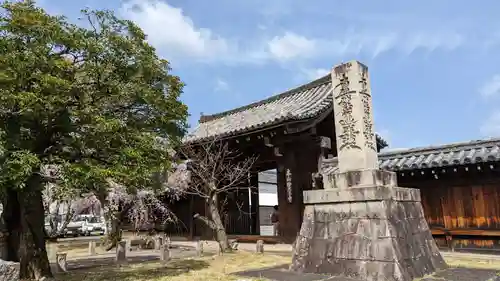 妙覺寺（妙覚寺）の山門・神門