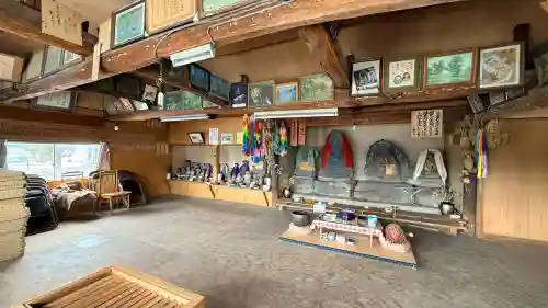 藤城地蔵堂の{uncategorized: "未分類", other: "その他", undefined: "問題あり", building: "その他建物", grave: "お墓", sacred_gate: "鳥居", guardian: "狛犬", statue: "像", buddha: "仏像", history: "歴史", nature: "自然", garden: "庭園", animal: "動物", pagoda: "塔", temizu: "手水舎", mountain_gate: "山門・神門", sanctuary: "本殿・本堂", subordinate: "末社・摂社", art: "芸術", scenery: "景色", jizo: "地蔵", ema: "絵馬", goshuin: "御朱印", omikuji: "おみくじ", items: "授与品その他", amulet: "お守り", goshuincho: "御朱印帳", eats: "食事", festival: "お祭り", votive_dance: "神楽", shichigosan: "七五三参", wedding: "結婚式", experience: "体験その他", initially: "初詣", around: "周辺", anti_infection: "感染症対策"}