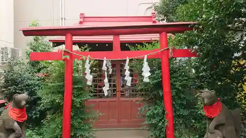 上布田稲荷神社の鳥居