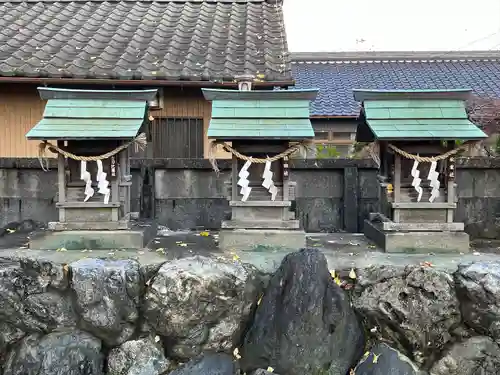 堤治神社の末社