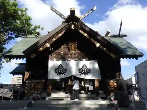 札幌諏訪神社の本殿・本堂