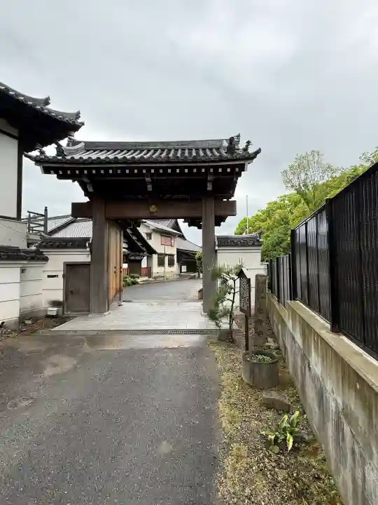 念仏寺の{uncategorized: "未分類", other: "その他", undefined: "問題あり", building: "その他建物", grave: "お墓", sacred_gate: "鳥居", guardian: "狛犬", statue: "像", buddha: "仏像", history: "歴史", nature: "自然", garden: "庭園", animal: "動物", pagoda: "塔", temizu: "手水舎", mountain_gate: "山門・神門", sanctuary: "本殿・本堂", subordinate: "末社・摂社", art: "芸術", scenery: "景色", jizo: "地蔵", ema: "絵馬", goshuin: "御朱印", omikuji: "おみくじ", items: "授与品その他", amulet: "お守り", goshuincho: "御朱印帳", eats: "食事", festival: "お祭り", votive_dance: "神楽", shichigosan: "七五三参", wedding: "結婚式", experience: "体験その他", initially: "初詣", around: "周辺", anti_infection: "感染症対策"}