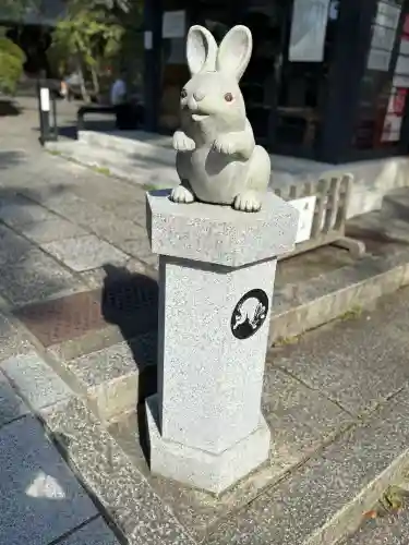 岡崎神社の{uncategorized: "未分類", other: "その他", undefined: "問題あり", building: "その他建物", grave: "お墓", sacred_gate: "鳥居", guardian: "狛犬", statue: "像", buddha: "仏像", history: "歴史", nature: "自然", garden: "庭園", animal: "動物", pagoda: "塔", temizu: "手水舎", mountain_gate: "山門・神門", sanctuary: "本殿・本堂", subordinate: "末社・摂社", art: "芸術", scenery: "景色", jizo: "地蔵", ema: "絵馬", goshuin: "御朱印", omikuji: "おみくじ", items: "授与品その他", amulet: "お守り", goshuincho: "御朱印帳", eats: "食事", festival: "お祭り", votive_dance: "神楽", shichigosan: "七五三参", wedding: "結婚式", experience: "体験その他", initially: "初詣", around: "周辺", anti_infection: "感染症対策"}
