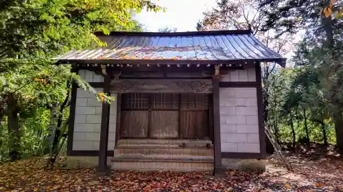 旭中神社の本殿