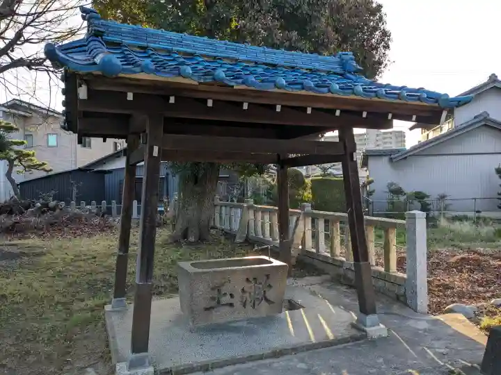 八幡社の{uncategorized: "未分類", other: "その他", undefined: "問題あり", building: "その他建物", grave: "お墓", sacred_gate: "鳥居", guardian: "狛犬", statue: "像", buddha: "仏像", history: "歴史", nature: "自然", garden: "庭園", animal: "動物", pagoda: "塔", temizu: "手水舎", mountain_gate: "山門・神門", sanctuary: "本殿・本堂", subordinate: "末社・摂社", art: "芸術", scenery: "景色", jizo: "地蔵", ema: "絵馬", goshuin: "御朱印", omikuji: "おみくじ", items: "授与品その他", amulet: "お守り", goshuincho: "御朱印帳", eats: "食事", festival: "お祭り", votive_dance: "神楽", shichigosan: "七五三参", wedding: "結婚式", experience: "体験その他", initially: "初詣", around: "周辺", anti_infection: "感染症対策"}