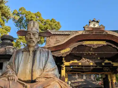 豊国神社の像