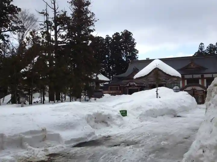 出羽神社(出羽三山神社)~三神合祭殿~の手水舎