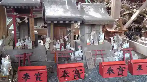 栗川稲荷神社の末社・摂社