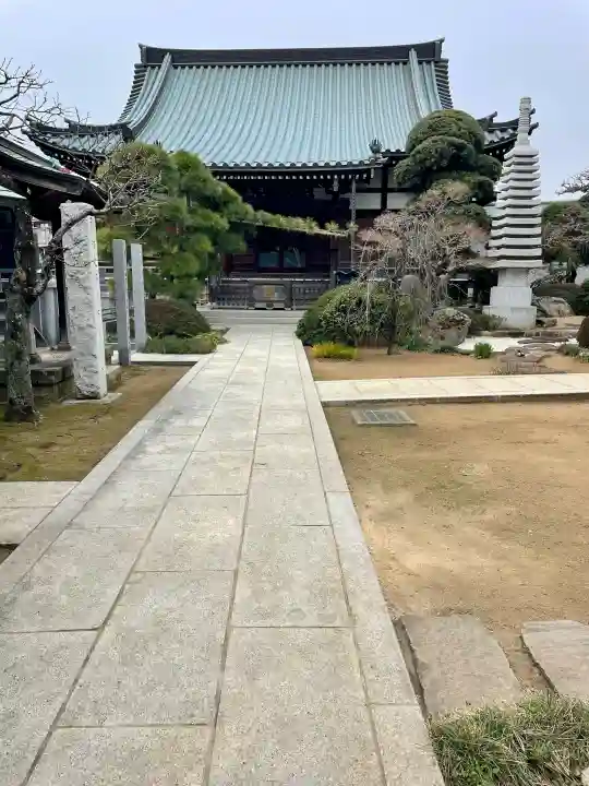 観音寺の{uncategorized: "未分類", other: "その他", undefined: "問題あり", building: "その他建物", grave: "お墓", sacred_gate: "鳥居", guardian: "狛犬", statue: "像", buddha: "仏像", history: "歴史", nature: "自然", garden: "庭園", animal: "動物", pagoda: "塔", temizu: "手水舎", mountain_gate: "山門・神門", sanctuary: "本殿・本堂", subordinate: "末社・摂社", art: "芸術", scenery: "景色", jizo: "地蔵", ema: "絵馬", goshuin: "御朱印", omikuji: "おみくじ", items: "授与品その他", amulet: "お守り", goshuincho: "御朱印帳", eats: "食事", festival: "お祭り", votive_dance: "神楽", shichigosan: "七五三参", wedding: "結婚式", experience: "体験その他", initially: "初詣", around: "周辺", anti_infection: "感染症対策"}