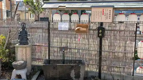 駒込妙義神社の{uncategorized: "未分類", other: "その他", undefined: "問題あり", building: "その他建物", grave: "お墓", sacred_gate: "鳥居", guardian: "狛犬", statue: "像", buddha: "仏像", history: "歴史", nature: "自然", garden: "庭園", animal: "動物", pagoda: "塔", temizu: "手水舎", mountain_gate: "山門・神門", sanctuary: "本殿・本堂", subordinate: "末社・摂社", art: "芸術", scenery: "景色", jizo: "地蔵", ema: "絵馬", goshuin: "御朱印", omikuji: "おみくじ", items: "授与品その他", amulet: "お守り", goshuincho: "御朱印帳", eats: "食事", festival: "お祭り", votive_dance: "神楽", shichigosan: "七五三参", wedding: "結婚式", experience: "体験その他", initially: "初詣", around: "周辺", anti_infection: "感染症対策"}