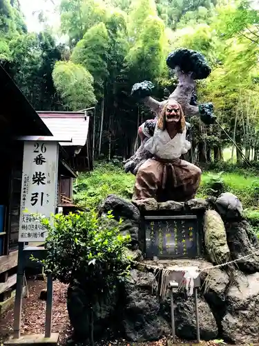 二嶽神社の像