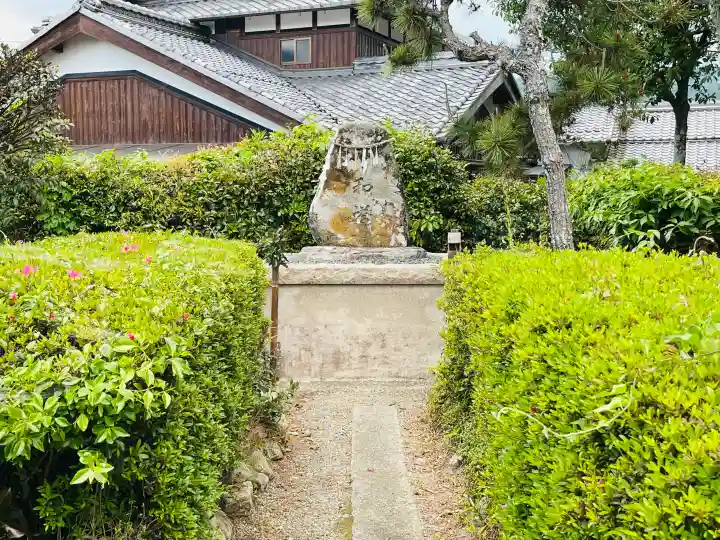 八坂神社の{uncategorized: "未分類", other: "その他", undefined: "問題あり", building: "その他建物", grave: "お墓", sacred_gate: "鳥居", guardian: "狛犬", statue: "像", buddha: "仏像", history: "歴史", nature: "自然", garden: "庭園", animal: "動物", pagoda: "塔", temizu: "手水舎", mountain_gate: "山門・神門", sanctuary: "本殿・本堂", subordinate: "末社・摂社", art: "芸術", scenery: "景色", jizo: "地蔵", ema: "絵馬", goshuin: "御朱印", omikuji: "おみくじ", items: "授与品その他", amulet: "お守り", goshuincho: "御朱印帳", eats: "食事", festival: "お祭り", votive_dance: "神楽", shichigosan: "七五三参", wedding: "結婚式", experience: "体験その他", initially: "初詣", around: "周辺", anti_infection: "感染症対策"}