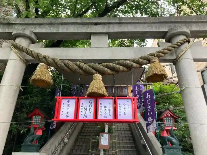 十番稲荷神社の{uncategorized: "未分類", other: "その他", undefined: "問題あり", building: "その他建物", grave: "お墓", sacred_gate: "鳥居", guardian: "狛犬", statue: "像", buddha: "仏像", history: "歴史", nature: "自然", garden: "庭園", animal: "動物", pagoda: "塔", temizu: "手水舎", mountain_gate: "山門・神門", sanctuary: "本殿・本堂", subordinate: "末社・摂社", art: "芸術", scenery: "景色", jizo: "地蔵", ema: "絵馬", goshuin: "御朱印", omikuji: "おみくじ", items: "授与品その他", amulet: "お守り", goshuincho: "御朱印帳", eats: "食事", festival: "お祭り", votive_dance: "神楽", shichigosan: "七五三参", wedding: "結婚式", experience: "体験その他", initially: "初詣", around: "周辺", anti_infection: "感染症対策"}
