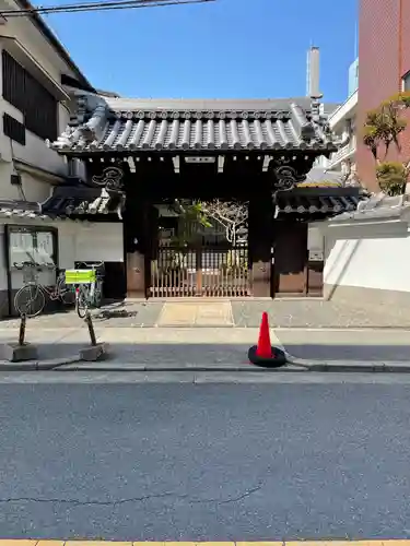 冷雲院の山門