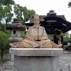 豊国神社の像