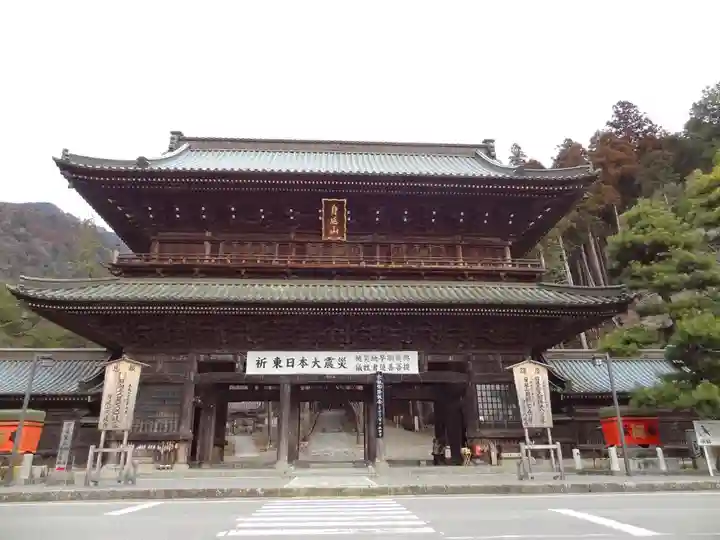 久遠寺の山門・神門