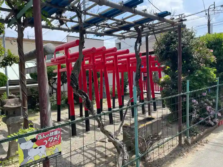 宇佐稲荷大明神の{uncategorized: "未分類", other: "その他", undefined: "問題あり", building: "その他建物", grave: "お墓", sacred_gate: "鳥居", guardian: "狛犬", statue: "像", buddha: "仏像", history: "歴史", nature: "自然", garden: "庭園", animal: "動物", pagoda: "塔", temizu: "手水舎", mountain_gate: "山門・神門", sanctuary: "本殿・本堂", subordinate: "末社・摂社", art: "芸術", scenery: "景色", jizo: "地蔵", ema: "絵馬", goshuin: "御朱印", omikuji: "おみくじ", items: "授与品その他", amulet: "お守り", goshuincho: "御朱印帳", eats: "食事", festival: "お祭り", votive_dance: "神楽", shichigosan: "七五三参", wedding: "結婚式", experience: "体験その他", initially: "初詣", around: "周辺", anti_infection: "感染症対策"}