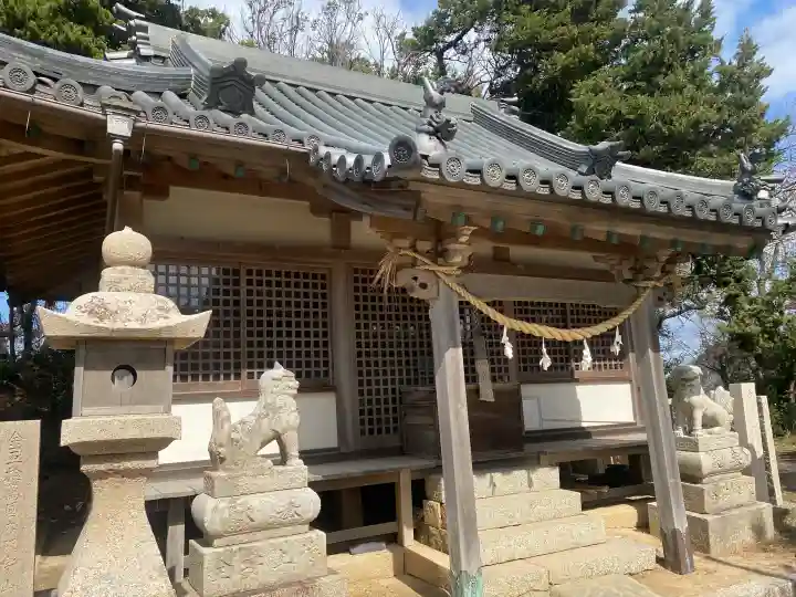 西濱神社の{uncategorized: "未分類", other: "その他", undefined: "問題あり", building: "その他建物", grave: "お墓", sacred_gate: "鳥居", guardian: "狛犬", statue: "像", buddha: "仏像", history: "歴史", nature: "自然", garden: "庭園", animal: "動物", pagoda: "塔", temizu: "手水舎", mountain_gate: "山門・神門", sanctuary: "本殿・本堂", subordinate: "末社・摂社", art: "芸術", scenery: "景色", jizo: "地蔵", ema: "絵馬", goshuin: "御朱印", omikuji: "おみくじ", items: "授与品その他", amulet: "お守り", goshuincho: "御朱印帳", eats: "食事", festival: "お祭り", votive_dance: "神楽", shichigosan: "七五三参", wedding: "結婚式", experience: "体験その他", initially: "初詣", around: "周辺", anti_infection: "感染症対策"}