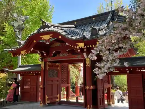 秩父神社の山門