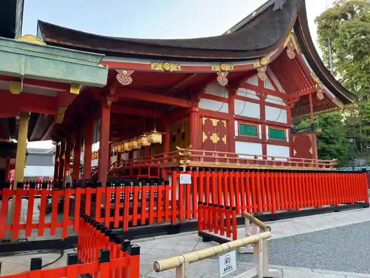 伏見稲荷大社の{uncategorized: "未分類", other: "その他", undefined: "問題あり", building: "その他建物", grave: "お墓", sacred_gate: "鳥居", guardian: "狛犬", statue: "像", buddha: "仏像", history: "歴史", nature: "自然", garden: "庭園", animal: "動物", pagoda: "塔", temizu: "手水舎", mountain_gate: "山門・神門", sanctuary: "本殿・本堂", subordinate: "末社・摂社", art: "芸術", scenery: "景色", jizo: "地蔵", ema: "絵馬", goshuin: "御朱印", omikuji: "おみくじ", items: "授与品その他", amulet: "お守り", goshuincho: "御朱印帳", eats: "食事", festival: "お祭り", votive_dance: "神楽", shichigosan: "七五三参", wedding: "結婚式", experience: "体験その他", initially: "初詣", around: "周辺", anti_infection: "感染症対策"}