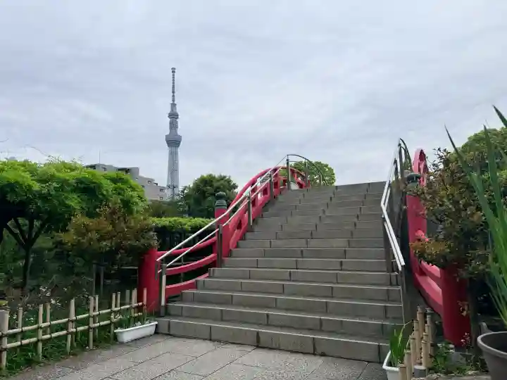 亀戸天神社の{uncategorized: "未分類", other: "その他", undefined: "問題あり", building: "その他建物", grave: "お墓", sacred_gate: "鳥居", guardian: "狛犬", statue: "像", buddha: "仏像", history: "歴史", nature: "自然", garden: "庭園", animal: "動物", pagoda: "塔", temizu: "手水舎", mountain_gate: "山門・神門", sanctuary: "本殿・本堂", subordinate: "末社・摂社", art: "芸術", scenery: "景色", jizo: "地蔵", ema: "絵馬", goshuin: "御朱印", omikuji: "おみくじ", items: "授与品その他", amulet: "お守り", goshuincho: "御朱印帳", eats: "食事", festival: "お祭り", votive_dance: "神楽", shichigosan: "七五三参", wedding: "結婚式", experience: "体験その他", initially: "初詣", around: "周辺", anti_infection: "感染症対策"}