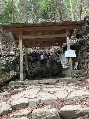 砥鹿神社（奥宮）の手水舎