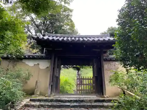 白毫寺の山門