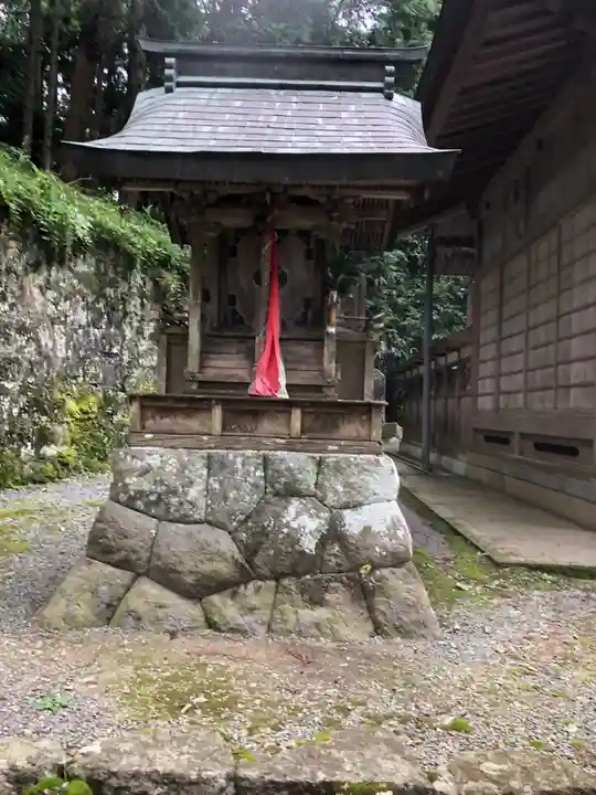二村神社の末社・摂社