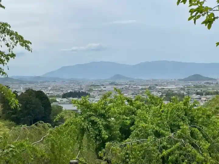 大神神社の{uncategorized: "未分類", other: "その他", undefined: "問題あり", building: "その他建物", grave: "お墓", sacred_gate: "鳥居", guardian: "狛犬", statue: "像", buddha: "仏像", history: "歴史", nature: "自然", garden: "庭園", animal: "動物", pagoda: "塔", temizu: "手水舎", mountain_gate: "山門・神門", sanctuary: "本殿・本堂", subordinate: "末社・摂社", art: "芸術", scenery: "景色", jizo: "地蔵", ema: "絵馬", goshuin: "御朱印", omikuji: "おみくじ", items: "授与品その他", amulet: "お守り", goshuincho: "御朱印帳", eats: "食事", festival: "お祭り", votive_dance: "神楽", shichigosan: "七五三参", wedding: "結婚式", experience: "体験その他", initially: "初詣", around: "周辺", anti_infection: "感染症対策"}