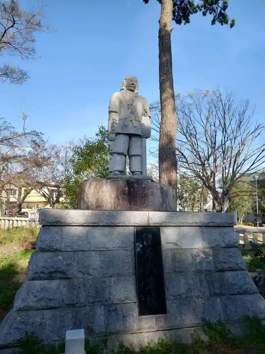 焼津神社の{uncategorized: "未分類", other: "その他", undefined: "問題あり", building: "その他建物", grave: "お墓", sacred_gate: "鳥居", guardian: "狛犬", statue: "像", buddha: "仏像", history: "歴史", nature: "自然", garden: "庭園", animal: "動物", pagoda: "塔", temizu: "手水舎", mountain_gate: "山門・神門", sanctuary: "本殿・本堂", subordinate: "末社・摂社", art: "芸術", scenery: "景色", jizo: "地蔵", ema: "絵馬", goshuin: "御朱印", omikuji: "おみくじ", items: "授与品その他", amulet: "お守り", goshuincho: "御朱印帳", eats: "食事", festival: "お祭り", votive_dance: "神楽", shichigosan: "七五三参", wedding: "結婚式", experience: "体験その他", initially: "初詣", around: "周辺", anti_infection: "感染症対策"}