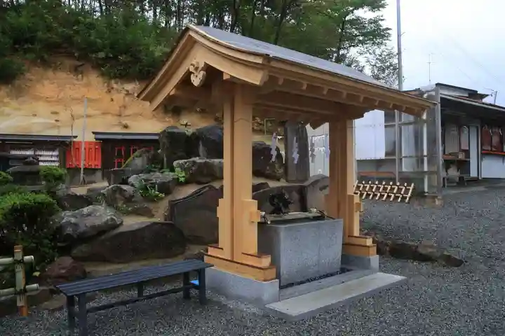 高屋敷稲荷神社の手水舎