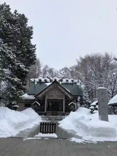白石神社の{uncategorized: "未分類", other: "その他", undefined: "問題あり", building: "その他建物", grave: "お墓", sacred_gate: "鳥居", guardian: "狛犬", statue: "像", buddha: "仏像", history: "歴史", nature: "自然", garden: "庭園", animal: "動物", pagoda: "塔", temizu: "手水舎", mountain_gate: "山門・神門", sanctuary: "本殿・本堂", subordinate: "末社・摂社", art: "芸術", scenery: "景色", jizo: "地蔵", ema: "絵馬", goshuin: "御朱印", omikuji: "おみくじ", items: "授与品その他", amulet: "お守り", goshuincho: "御朱印帳", eats: "食事", festival: "お祭り", votive_dance: "神楽", shichigosan: "七五三参", wedding: "結婚式", experience: "体験その他", initially: "初詣", around: "周辺", anti_infection: "感染症対策"}