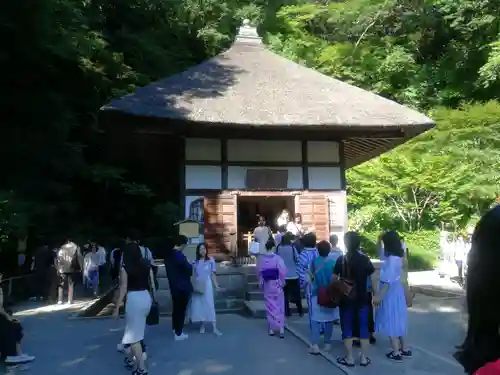 明月院の本殿