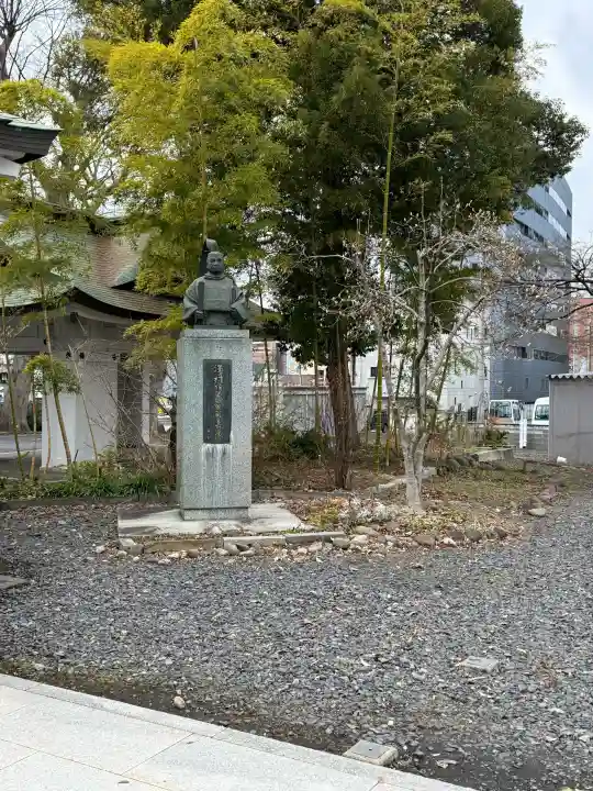 諏訪神社の{uncategorized: "未分類", other: "その他", undefined: "問題あり", building: "その他建物", grave: "お墓", sacred_gate: "鳥居", guardian: "狛犬", statue: "像", buddha: "仏像", history: "歴史", nature: "自然", garden: "庭園", animal: "動物", pagoda: "塔", temizu: "手水舎", mountain_gate: "山門・神門", sanctuary: "本殿・本堂", subordinate: "末社・摂社", art: "芸術", scenery: "景色", jizo: "地蔵", ema: "絵馬", goshuin: "御朱印", omikuji: "おみくじ", items: "授与品その他", amulet: "お守り", goshuincho: "御朱印帳", eats: "食事", festival: "お祭り", votive_dance: "神楽", shichigosan: "七五三参", wedding: "結婚式", experience: "体験その他", initially: "初詣", around: "周辺", anti_infection: "感染症対策"}