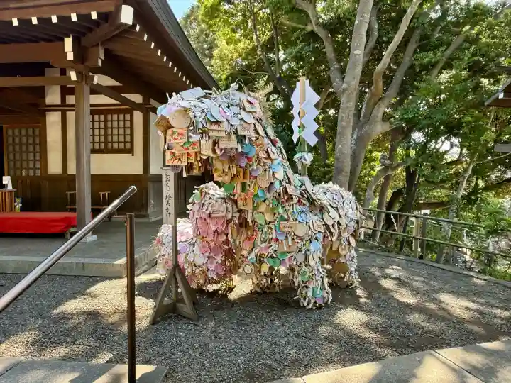 検見川神社の{uncategorized: "未分類", other: "その他", undefined: "問題あり", building: "その他建物", grave: "お墓", sacred_gate: "鳥居", guardian: "狛犬", statue: "像", buddha: "仏像", history: "歴史", nature: "自然", garden: "庭園", animal: "動物", pagoda: "塔", temizu: "手水舎", mountain_gate: "山門・神門", sanctuary: "本殿・本堂", subordinate: "末社・摂社", art: "芸術", scenery: "景色", jizo: "地蔵", ema: "絵馬", goshuin: "御朱印", omikuji: "おみくじ", items: "授与品その他", amulet: "お守り", goshuincho: "御朱印帳", eats: "食事", festival: "お祭り", votive_dance: "神楽", shichigosan: "七五三参", wedding: "結婚式", experience: "体験その他", initially: "初詣", around: "周辺", anti_infection: "感染症対策"}