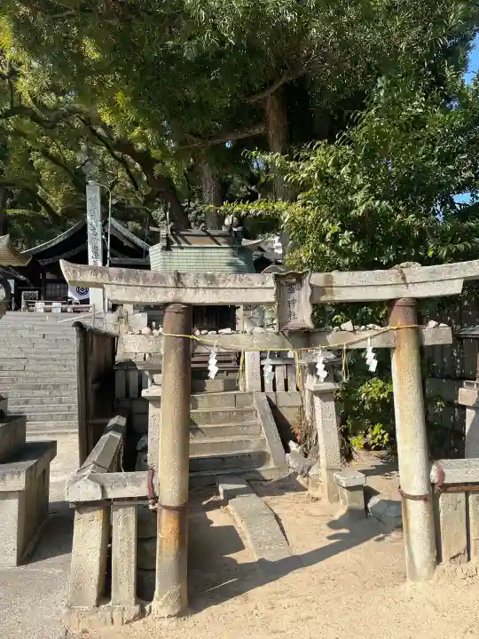 艮神社の{uncategorized: "未分類", other: "その他", undefined: "問題あり", building: "その他建物", grave: "お墓", sacred_gate: "鳥居", guardian: "狛犬", statue: "像", buddha: "仏像", history: "歴史", nature: "自然", garden: "庭園", animal: "動物", pagoda: "塔", temizu: "手水舎", mountain_gate: "山門・神門", sanctuary: "本殿・本堂", subordinate: "末社・摂社", art: "芸術", scenery: "景色", jizo: "地蔵", ema: "絵馬", goshuin: "御朱印", omikuji: "おみくじ", items: "授与品その他", amulet: "お守り", goshuincho: "御朱印帳", eats: "食事", festival: "お祭り", votive_dance: "神楽", shichigosan: "七五三参", wedding: "結婚式", experience: "体験その他", initially: "初詣", around: "周辺", anti_infection: "感染症対策"}