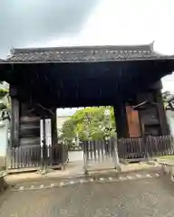 長久寺の山門