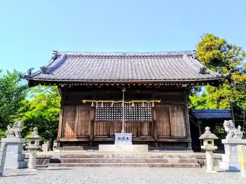 知里付神社の本殿