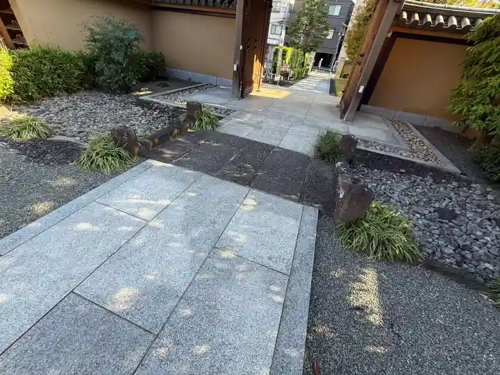 智清寺の{uncategorized: "未分類", other: "その他", undefined: "問題あり", building: "その他建物", grave: "お墓", sacred_gate: "鳥居", guardian: "狛犬", statue: "像", buddha: "仏像", history: "歴史", nature: "自然", garden: "庭園", animal: "動物", pagoda: "塔", temizu: "手水舎", mountain_gate: "山門・神門", sanctuary: "本殿・本堂", subordinate: "末社・摂社", art: "芸術", scenery: "景色", jizo: "地蔵", ema: "絵馬", goshuin: "御朱印", omikuji: "おみくじ", items: "授与品その他", amulet: "お守り", goshuincho: "御朱印帳", eats: "食事", festival: "お祭り", votive_dance: "神楽", shichigosan: "七五三参", wedding: "結婚式", experience: "体験その他", initially: "初詣", around: "周辺", anti_infection: "感染症対策"}