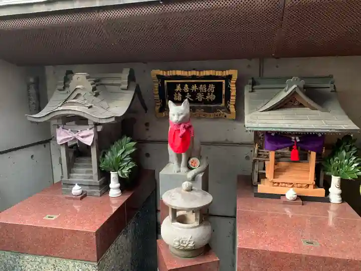 美喜井稲荷の像