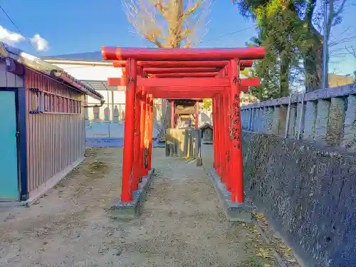 兼丸稲荷大明神の鳥居