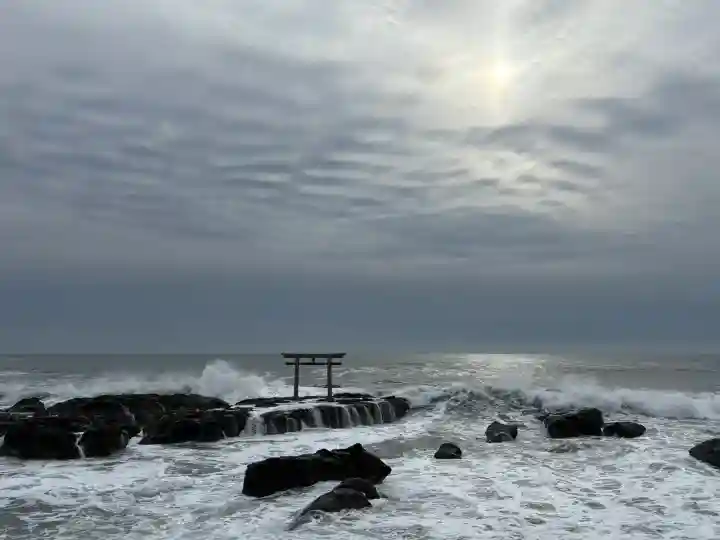 大洗磯前神社の{uncategorized: "未分類", other: "その他", undefined: "問題あり", building: "その他建物", grave: "お墓", sacred_gate: "鳥居", guardian: "狛犬", statue: "像", buddha: "仏像", history: "歴史", nature: "自然", garden: "庭園", animal: "動物", pagoda: "塔", temizu: "手水舎", mountain_gate: "山門・神門", sanctuary: "本殿・本堂", subordinate: "末社・摂社", art: "芸術", scenery: "景色", jizo: "地蔵", ema: "絵馬", goshuin: "御朱印", omikuji: "おみくじ", items: "授与品その他", amulet: "お守り", goshuincho: "御朱印帳", eats: "食事", festival: "お祭り", votive_dance: "神楽", shichigosan: "七五三参", wedding: "結婚式", experience: "体験その他", initially: "初詣", around: "周辺", anti_infection: "感染症対策"}